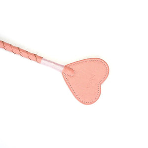 Packshot Cravache Rose Coeur Cuir D&tail Sur le Coeur