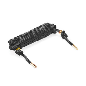Cordage LIEBE SEELE en jute noir pour shibari. 10 mètres de longueur, 6 mm de diamètre. Parfait pour des nœuds et motifs visuellement saisissants. Robuste et élégant, idéal pour le bondage japonais.