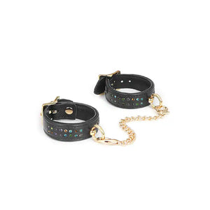 Menottes de Poignets en Cuir Véritable de Vache Orné de Cristaux Multicolore Discrets avec Attaches O et Chaîne en Métal Doré