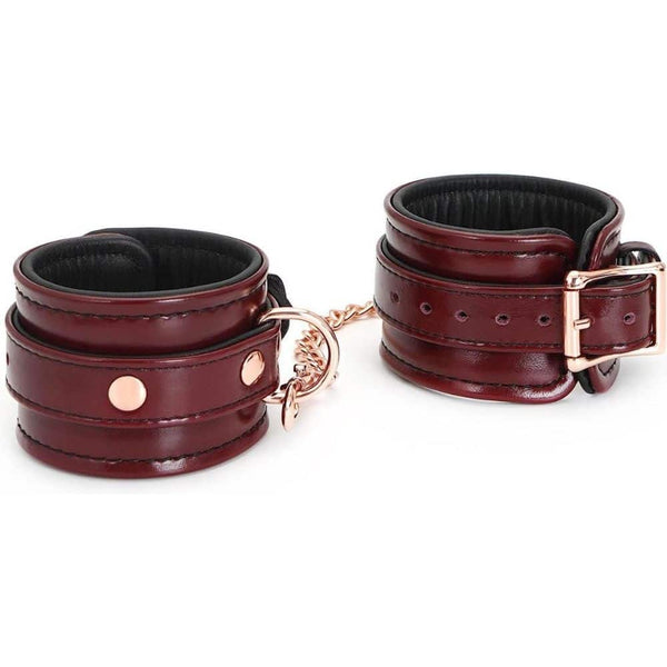 Packshot de 3/4 de Menottes en Cuir couleur Rouge avec Chaine Or
