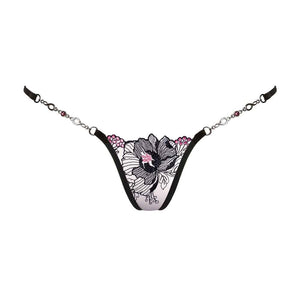 String Bijou Elegant Lady de LUCKY CHEEKS en broderie Suisse, résille et strass Swarovski, chaîne en zamac, fabrication artisanale en Allemagne.