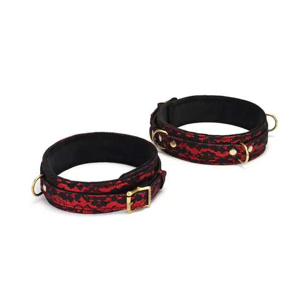 Menottes de cuisses en Cuir vegan rouge et noir avec boucles laiton vieilli dorés avec doublure en fourrure synthétique douce