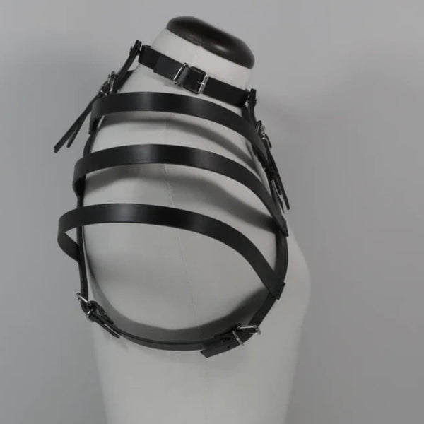 Vue de côté du harnais 73863 en cuir sur mannequin blanc sur fond blanc