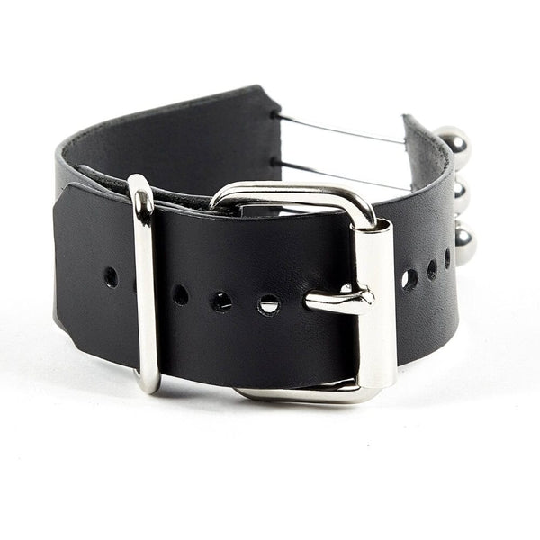 Trinity Choker Perlensau en cuir noir avec barres métalliques et sphères argentées, proposé par Brigade Mondaine Paris.