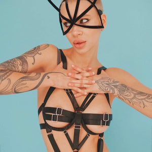 Body ouvert Alexa par Pivovarova, bretelles satinées réglables, taille unique, lingerie fabriquée à la main en Ukraine. Design sensuel et structuré.