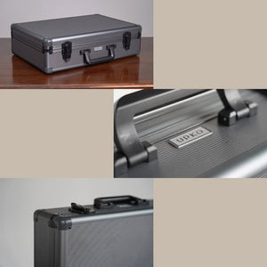 Mallette de rangement UPKO en aluminium brossé avec fermetures sécurisées, sélection Brigade Mondaine Paris