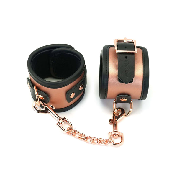 Menottes Poignets en Cuir de vache Rose Gold et Détails et Chaine en métal Rose Gold et doublure en fausse fourrure ultra douce
