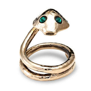 Casque en acier inoxydable avec strass Swarovski incrustés, formant un serpent stylisé. Fabriqué à la main en France, ce casque unique combine cuir de vachette et une finition bronzée patinée BR10 pour un style élégant et audacieux.