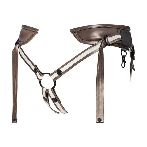 Le Harnais Strap-On-Me Desirous en bronze, avec ses sangles ajustables, offre un ajustement parfait et un confort optimal. Son design élégant et sa couleur cuivre captivante ajoutent une touche de sensualité à vos moments intimes. Compatible avec les Dildos Strap-On-Me à mémoire de forme, il permet une exploration du plaisir tout en garantissant une expérience agréable et sécurisée.