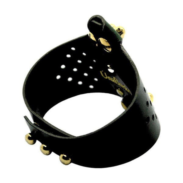 Packshot sur fond blanc d'un bracelet en cuir noir Una Burke.