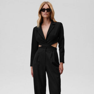 Mannequin portant le body Obsessed de Undress Code sur un fond blanc, avec un pantalon noir.