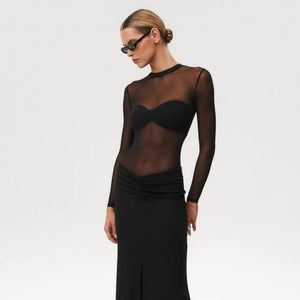 Body noir transparent Undress Code Stay Simple porté par un modèle, coupe minimaliste et manches longues, sélection Brigade Mondaine Paris.