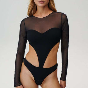 Photo d'une Femme de Devant portant un Body à Empiècements en Résille et Viscose à Manches Longues Ouvert sur le Côté et le Dos couleur Noir