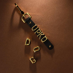 UPKO X BRIGADE MONDAINE Limited Edition Accessoire carabiner black leather and gold personalised letters