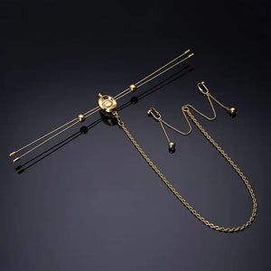 Pinces à tétons UPKO avec barre métallique vibrante et chaîne clitoridienne – accessoire fétiche de luxe pour triple stimulation.