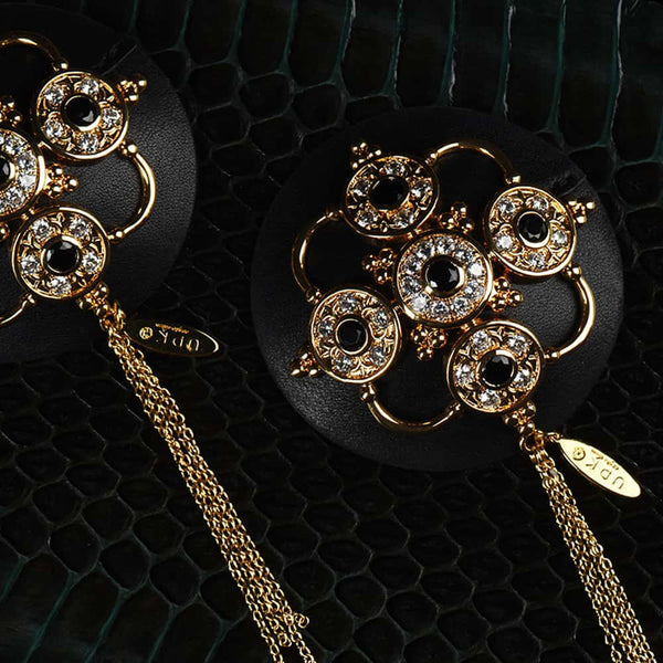 Nippies en cuir noir avec cristaux incrustés thème cabaret UPKO chez Brigade Mondaine