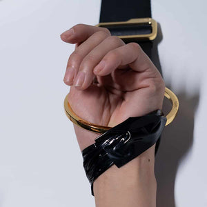 Sangles de contrainte Bondage pour porte de la marque Upko disponible chez Brigade Mondaine.