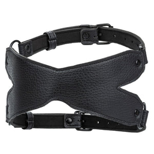 Bandeau X en cuir noir avec sangles ajustables et boucles métalliques, accessoire de bondage proposé par Brigade Mondaine Paris.