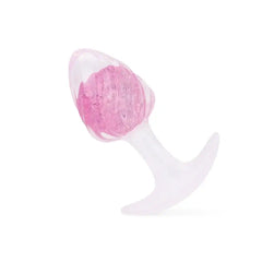 Plug en silicone rose LIEBE SEELE avec surface spiralée et base transparente évasée, tenu en main sur fond blanc, vue produit détaillée