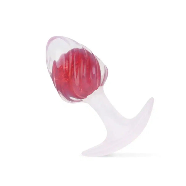 Plug en silicone rouge LIEBE SEELE avec surface spiralée et base transparente évasée, tenu en main sur fond blanc, vue produit détaillée