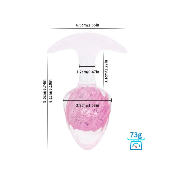 Plug en silicone rose LIEBE SEELE avec surface spiralée et base transparente évasée, tenu en main sur fond blanc, vue produit détaillée