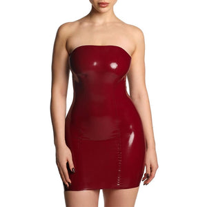 Robe bustier “Impulse” en latex bordeaux signée ANOESES, avec laçage au dos, fines bretelles amovibles et finition ultra-ajustée – création sensuelle, artisanale et éthique.