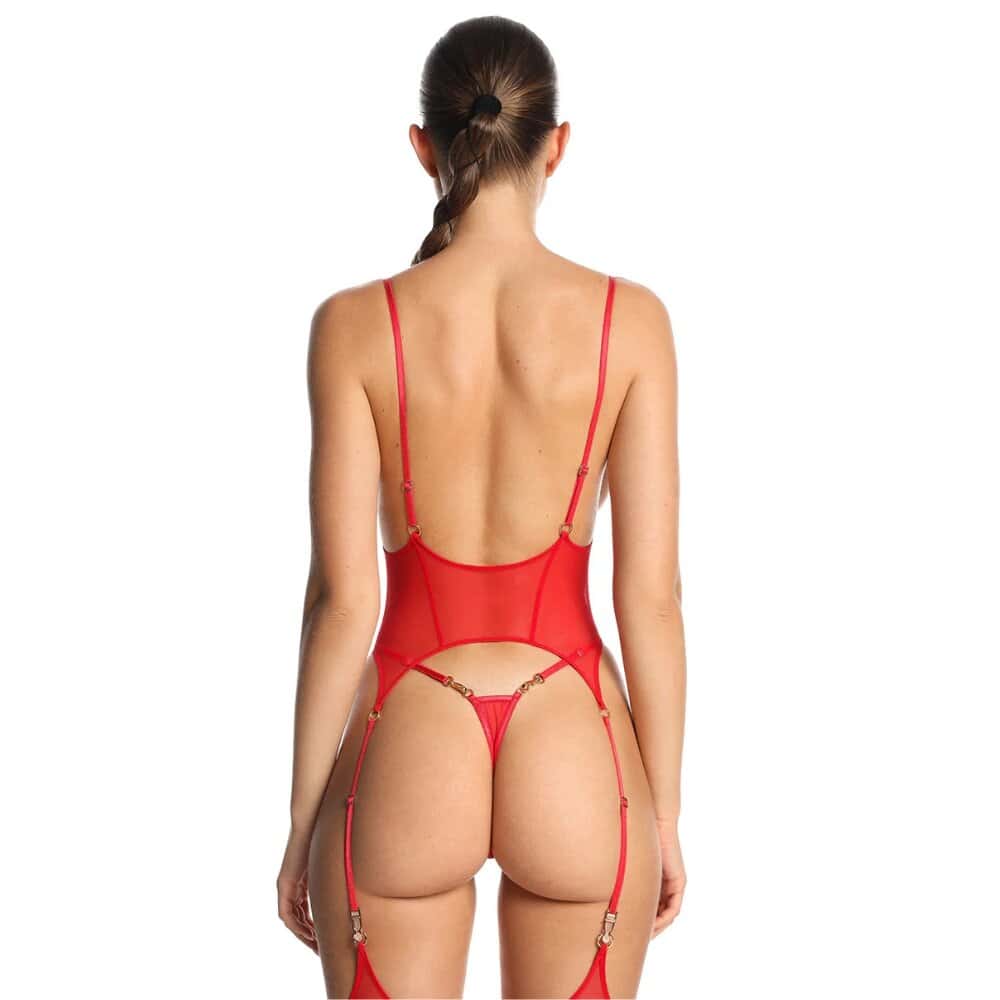 Femme portant un ensemble de Lingerie Rouge en Mesh technique haute durabilité et Détails Dorés