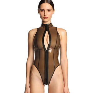Body ANOESES en latex translucide avec zip frontal et col montant, porté sur fond blanc, lignes graphiques et finitions contrastées, sélection Brigade Mondaine Paris.