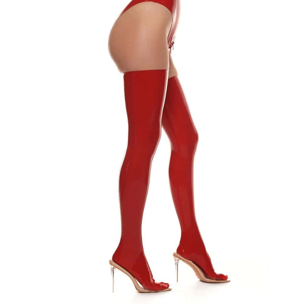 Ensemble latex rouge ANOESES composé d’un soutien-gorge à armatures et d’une culotte taille haute avec porte-jarretelles intégré, présenté sur mannequin de face sur fond blanc.