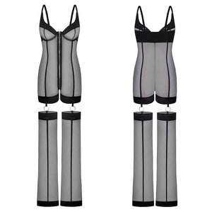 Le Kitty Pop Catsuit Set de Bæd Stories combine soie extensible et résille fine pour un look audacieux. Son buste à armature zippée permet de le porter court ou long. Livré dans une pochette en velours, il allie sensualité et confort. Soyez audacieuse et tendance avec ce set provocant.