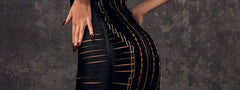 Robe ajustable en élastique noir sexy bondage avec fermeture éclair à l'arrière par BORDELLE chez Brigade Mondaine