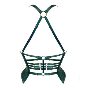 Basque de la collection Kora chez Bordelle. Cette basque est de couleur vert eden. Elle est entièrement confectionnée à partir d’élastiques fins et verts. Elle s’attache sur le devant grâce à un zip dont la tirette est embossée du nom de la marque. La basque du produit laisse un espace vide au niveau du zip afin de laisser entrevoir la peau. Les bretelles sont fines et se posent sur les épaules. A l’arrière du produit, les bretelles sont jointes par un anneau placé quasiment au niveau de la nuque et continu