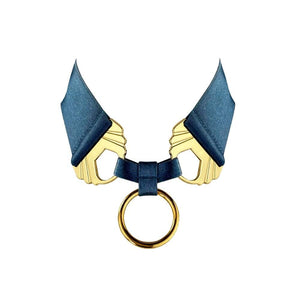Signature de la collection, le collier Melusina est une pièce forte, pensée comme un bijou de cou au design affirmé.