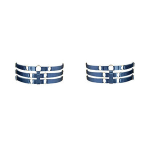 Accessoires modulables et structurants, ces Jarretières à lanières apportent une touche graphique à n’importe quelle silhouette.