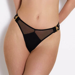 Détail d'une Photo d'une Femme de Devant portant un String en Résille et Jersey couleur Noir