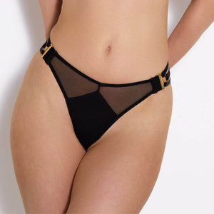 Détail d'une Photo d'une Femme de Devant portant un String en Résille et Jersey couleur Noir