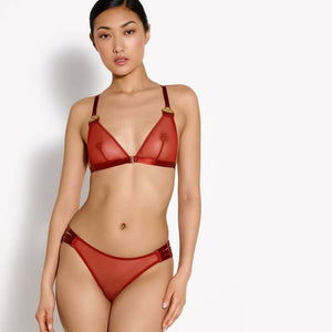 Soutien-Gorge en Résille Rouge avec Détails Dorés avec Culotte Ouverte Résille rouge