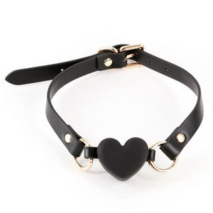 Bâillon Gag Forme Coeur en Silicone Noir en Simili cuir Détails en Métal sans nickel