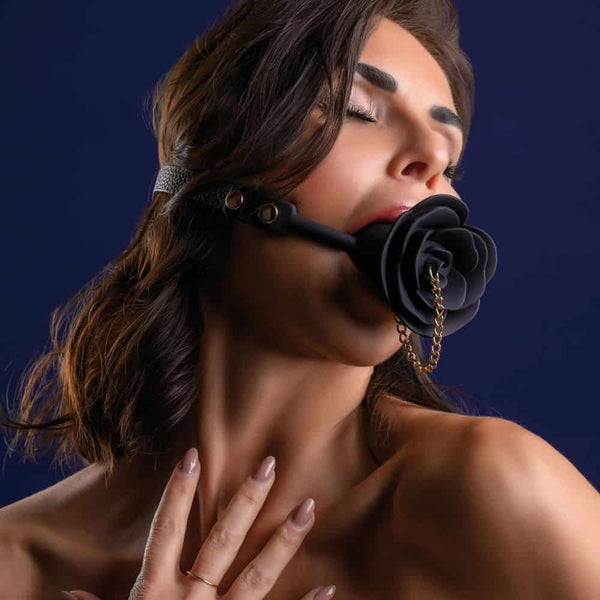 Baîllon Cuir Noir GAG En forme de Rose en Silicone et Chaîne Dorée