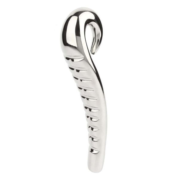 Dildo Devil’s en acier inoxydable de la marque Agent, accessoire de plaisir ergonomique avec reliefs sculptés, conçu pour une stimulation intense et précise. Produit élégant de la collection Mr. Steel chez Brigade Mondaine.