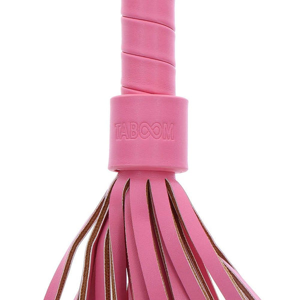 Packshot sur fond blanc du fouet de la collection Girly de Brigade Mondaine.