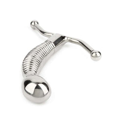 Stimulateur G-Spot STALLION en acier inoxydable poli, au design ergonomique et structuré, présenté par Brigade Mondaine Paris.