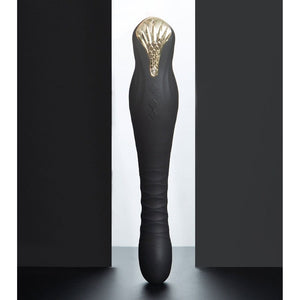 Stimulateur noir en silicone texturé avec finition dorée, présenté à la verticale sur fond sombre, proposé par Brigade Mondaine Paris.