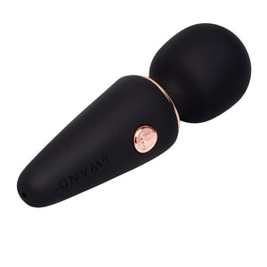 WAND mini de massage au design arrondi et finition douce, présenté en version compacte, proposé par Brigade Mondaine Paris. Sextoys Electriques