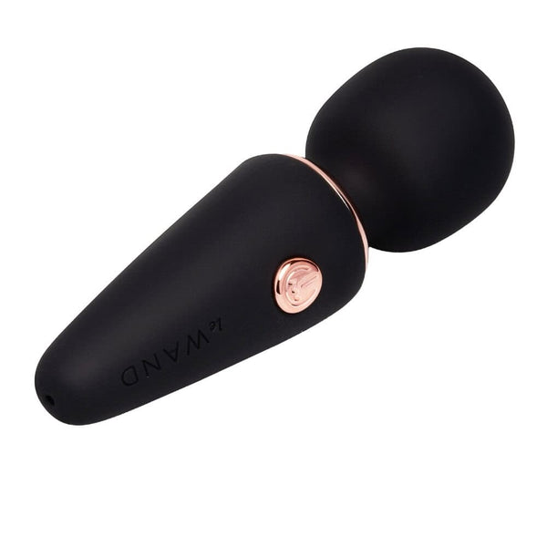 WAND mini de massage au design arrondi et finition douce, présenté en version compacte, proposé par Brigade Mondaine Paris. Sextoys Electriques