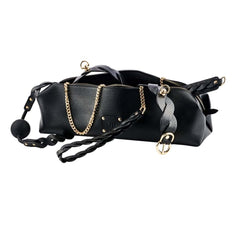 Trousse de rangement en cuir noir avec fermeture zippée et détails raffinés, accessoire de rangement sélectionné par Brigade Mondaine Paris.
