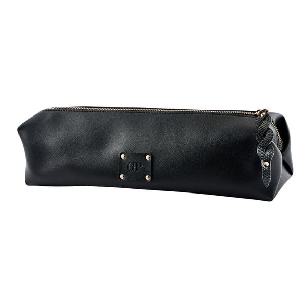 Trousse de rangement en cuir noir avec fermeture zippée et détails raffinés, accessoire de rangement sélectionné par Brigade Mondaine Paris.