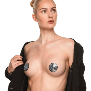 Paire de cache-tétons noirs circulaires ornés de strass brillants, présentés dans un écrin noir sur fond blanc, avec une esthétique élégante et minimaliste.