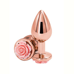 Plug anal en métal poli avec base décorative en forme de rose noire, posé sur fond blanc, sélection Brigade Mondaine Paris.
