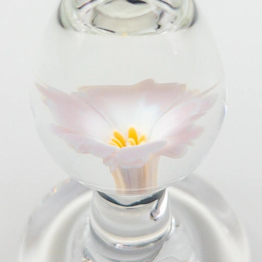 Plug Annal en Verre Borosilicate bulbe compact tige courte et base en forme de cœur orné d’un cristal Détail sur la Fleur à L'intérieur